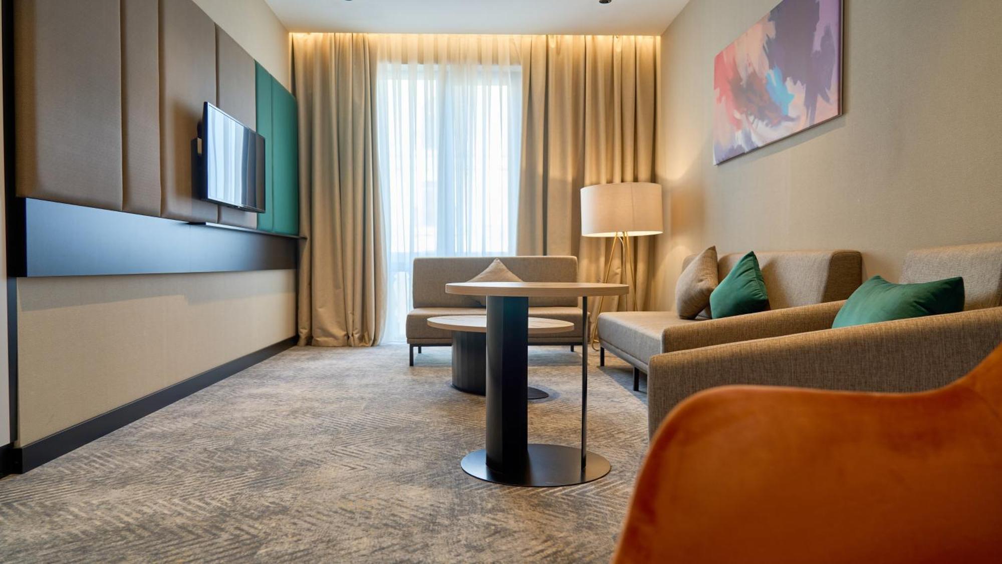 Holiday Inn Tashkent City By Ihg Exterior photo