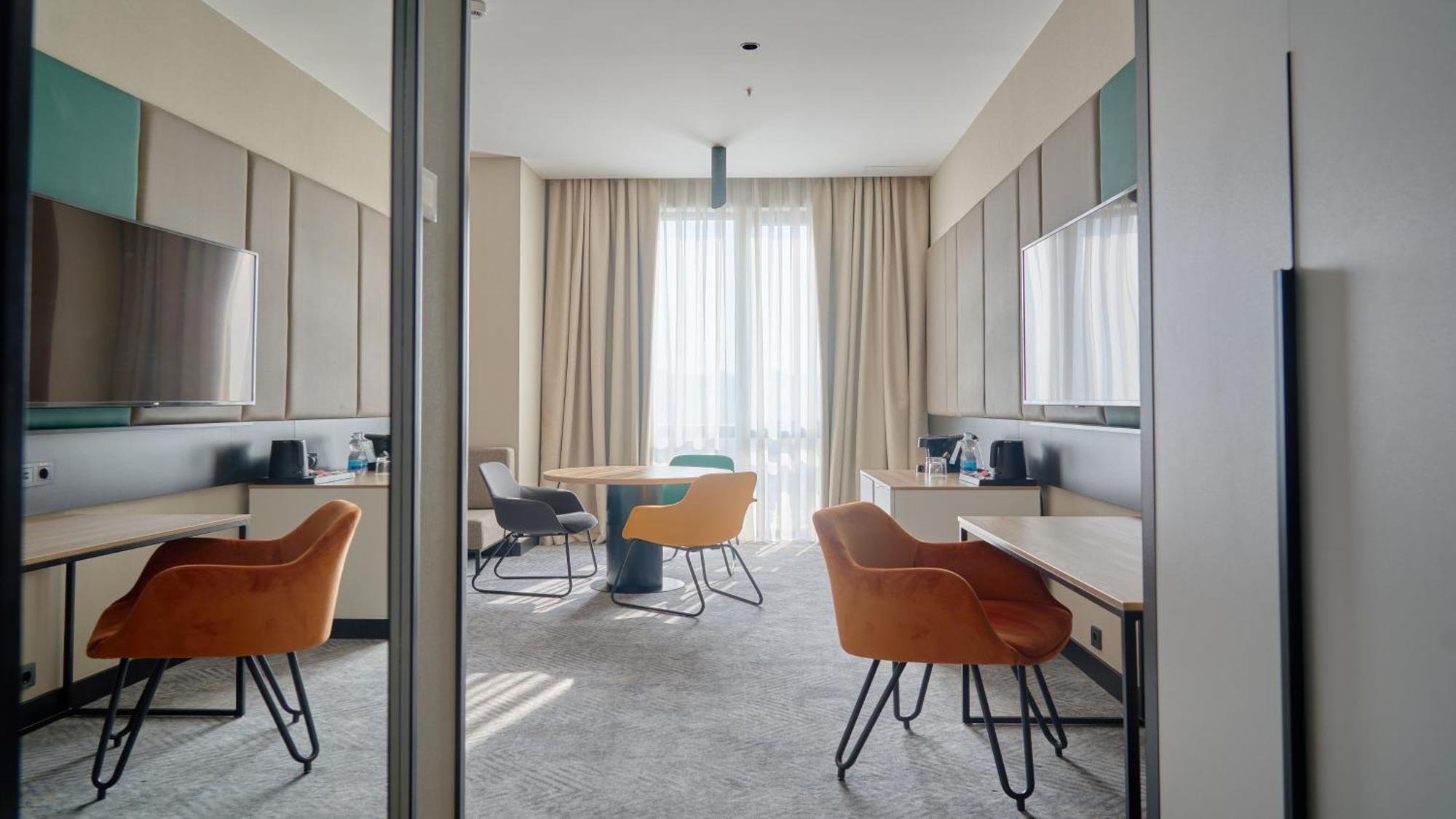 Holiday Inn Tashkent City By Ihg Exterior photo