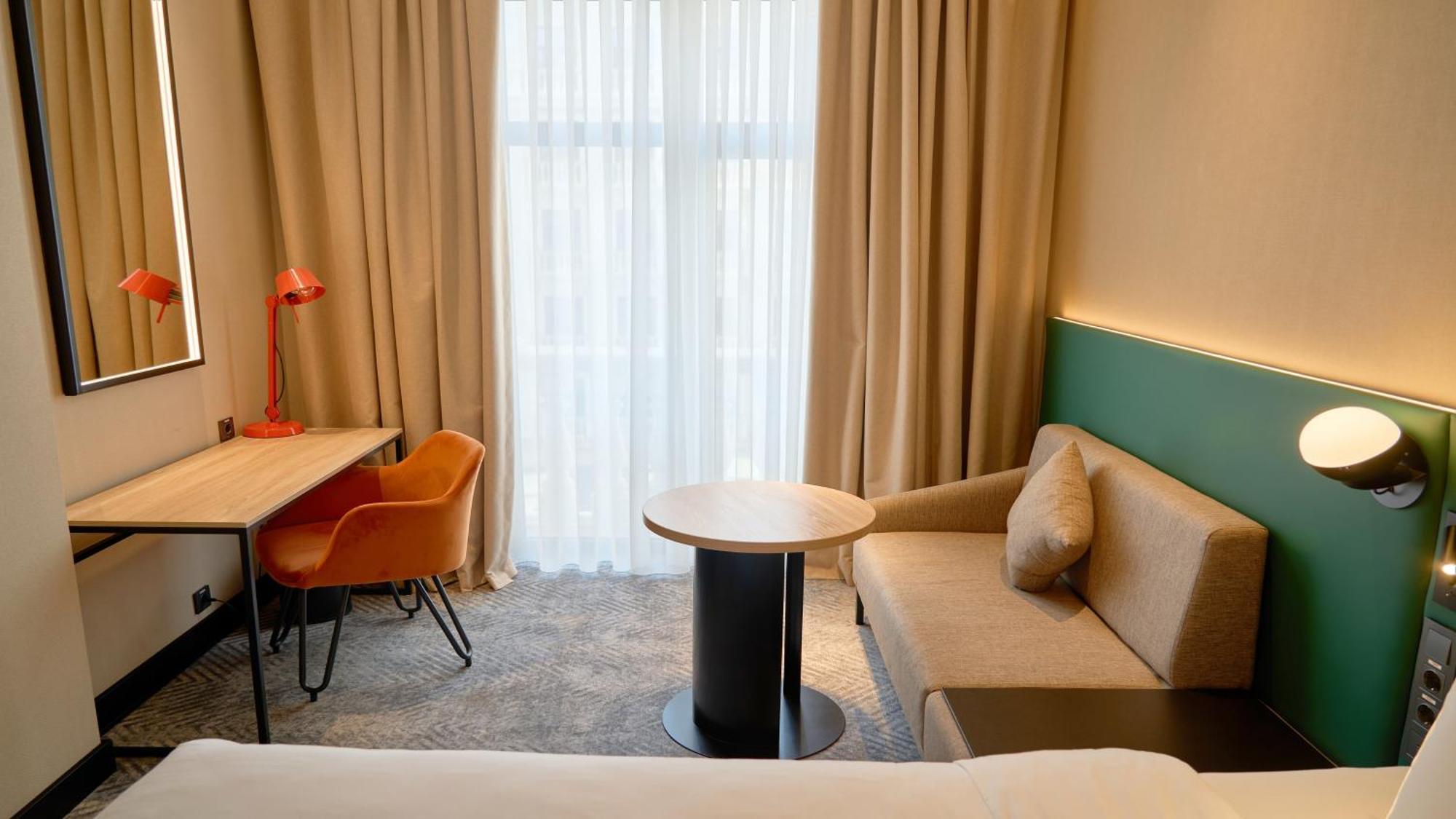 Holiday Inn Tashkent City By Ihg Exterior photo